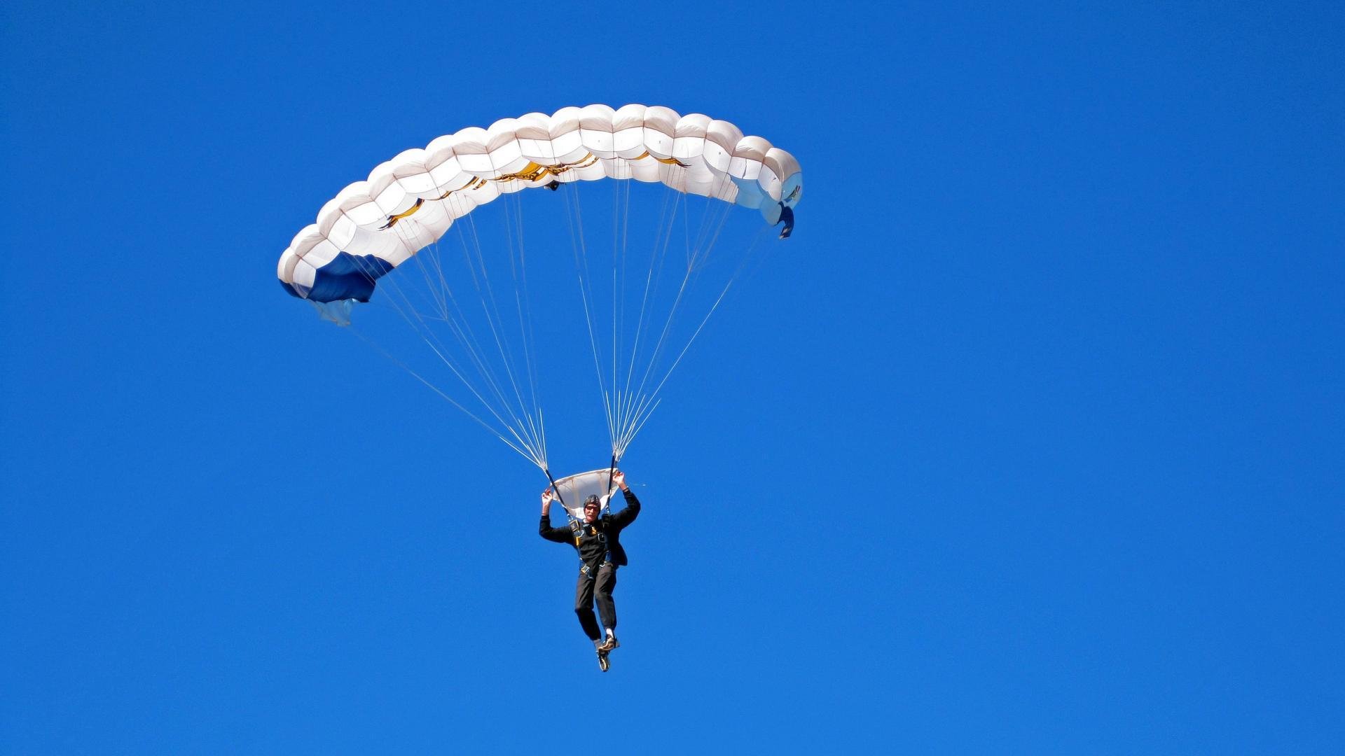 开云体育中国官网-中国男篮的训练体系日趋完善，中国男篮练兵